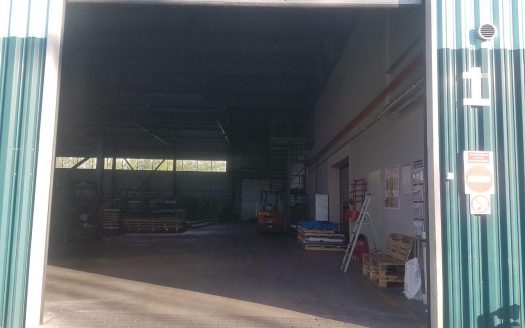 Здание склада с административно-бытовыми помещениями