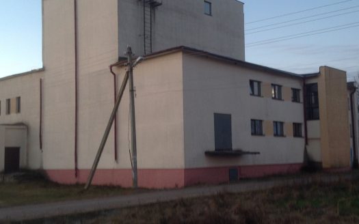 Продается здание под производство, склад и офис. Рядом находится горнолыжный центр «Силичи»