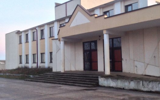 Продается здание под производство, склад и офис. Рядом находится горнолыжный центр «Силичи»