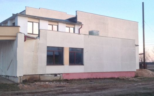 Продается здание под производство, склад и офис. Рядом находится горнолыжный центр «Силичи»