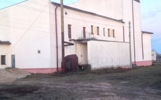 Продается здание под производство, склад и офис. Рядом находится горнолыжный центр «Силичи»